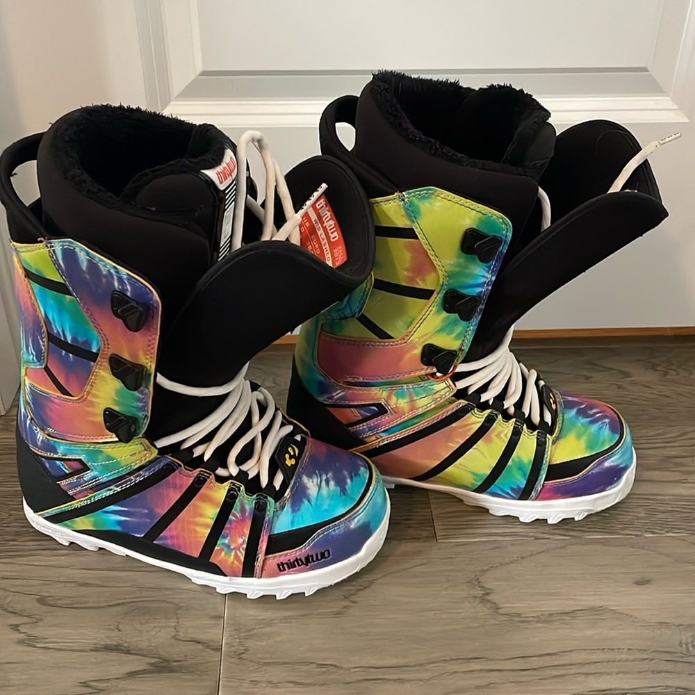 Thirty two lashed snowboard boots size 8